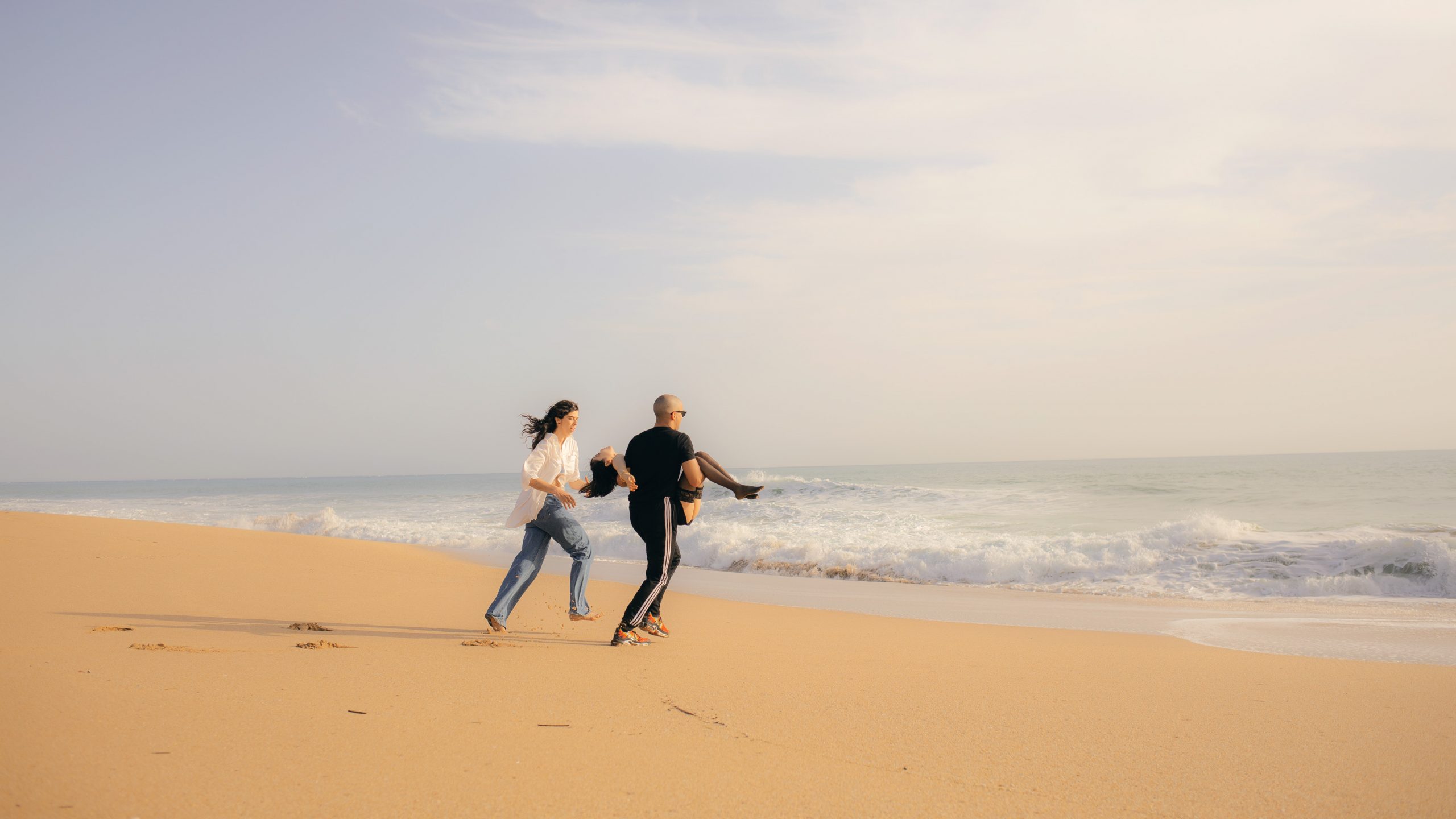 ON_THE_GO_JULIA_DE_CASTRO_MARIA_GISELE_ROYO_OUTPLAY_05-scaled